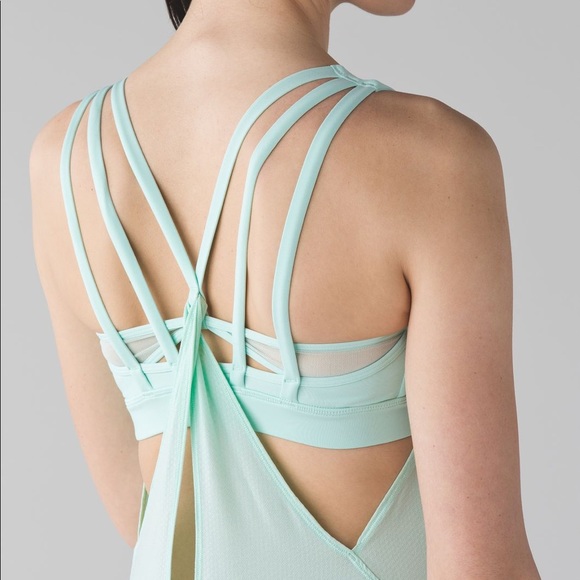 Nouveau limits lululemon tank - Picture 2 of 4